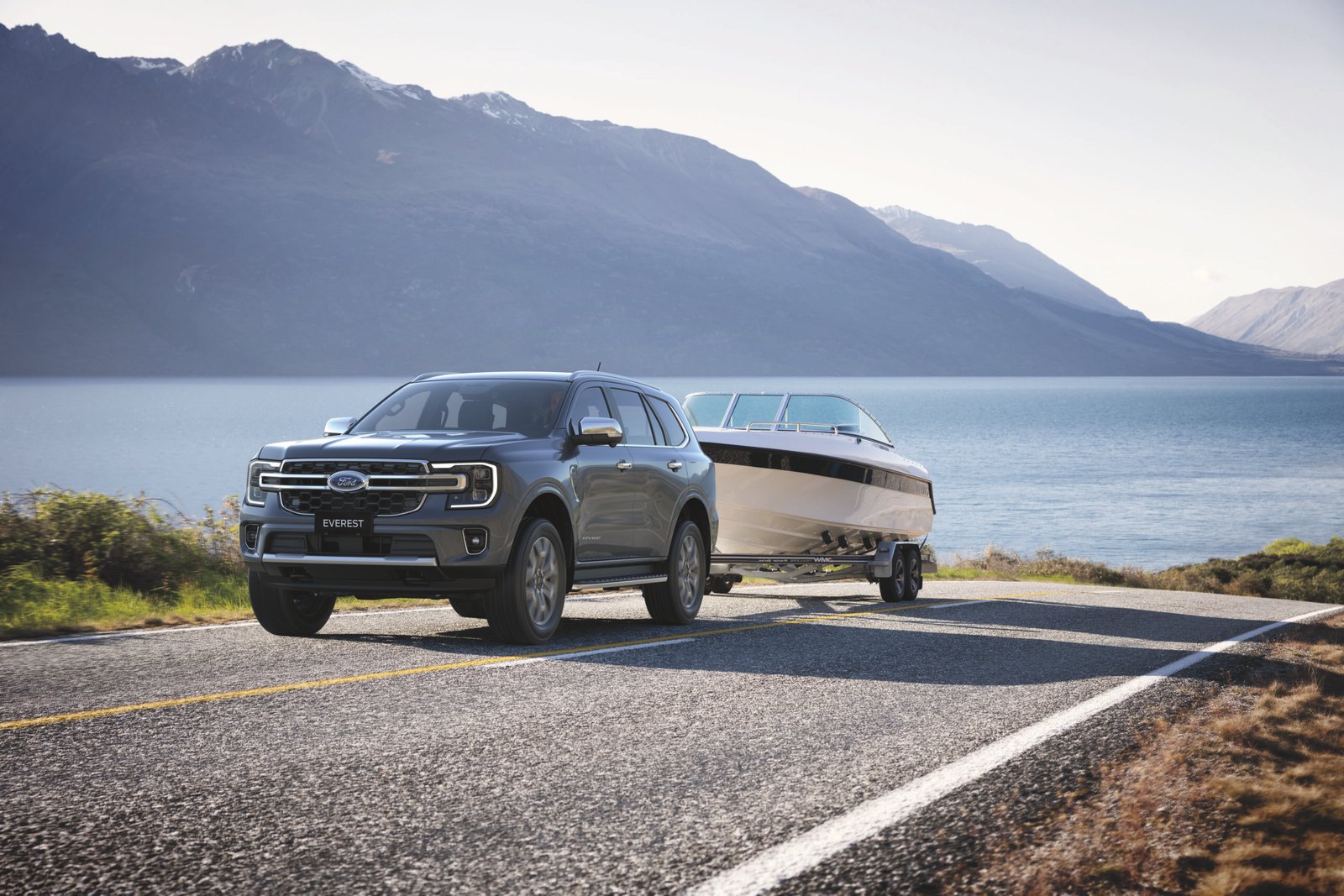 R W11261623_EVER_CCA_RHD_Titan_34FrntDrvrMotnOpnScncRdTwngBt_mj