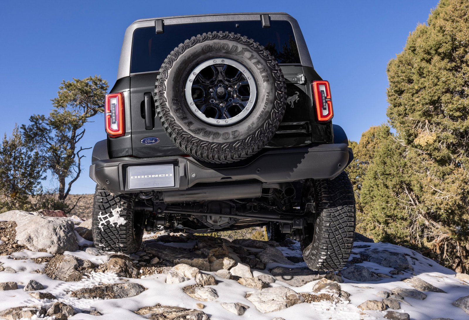 Preproduction model shown with available equipment. 2022 Bronco Wildtrak is exclusively available for current unscheduled order holders. However, supplies are limited and there are no guarantees. Order bank is projected to open Summer 2022. Professional d